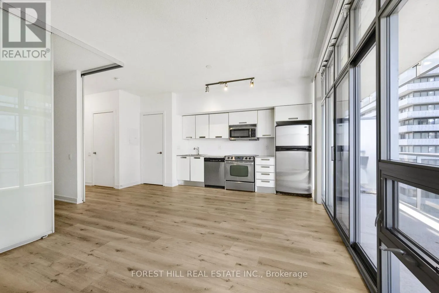3210 - 33 CHARLES STREET E
