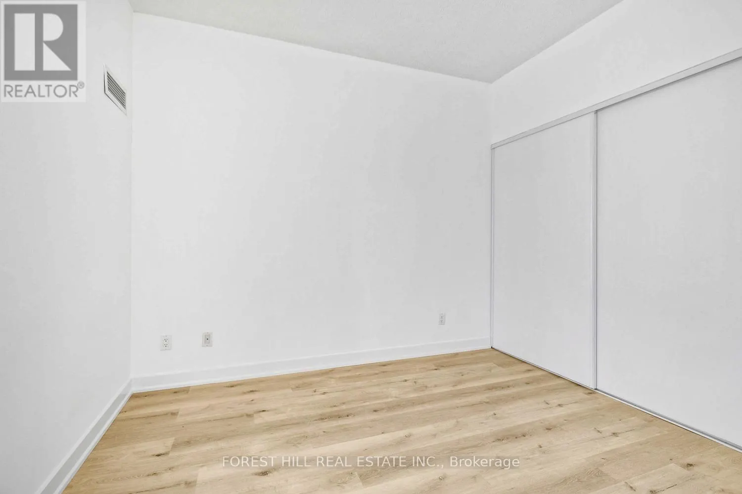 3210 - 33 CHARLES STREET E