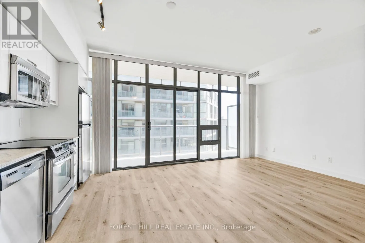3210 - 33 CHARLES STREET E