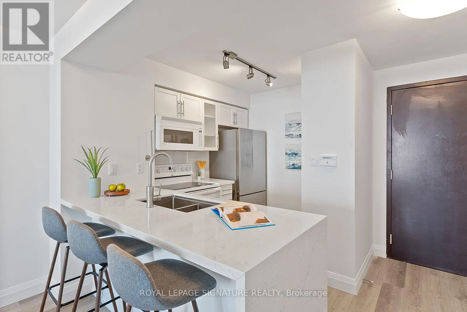 1407 - 410 QUEENS QUAY W