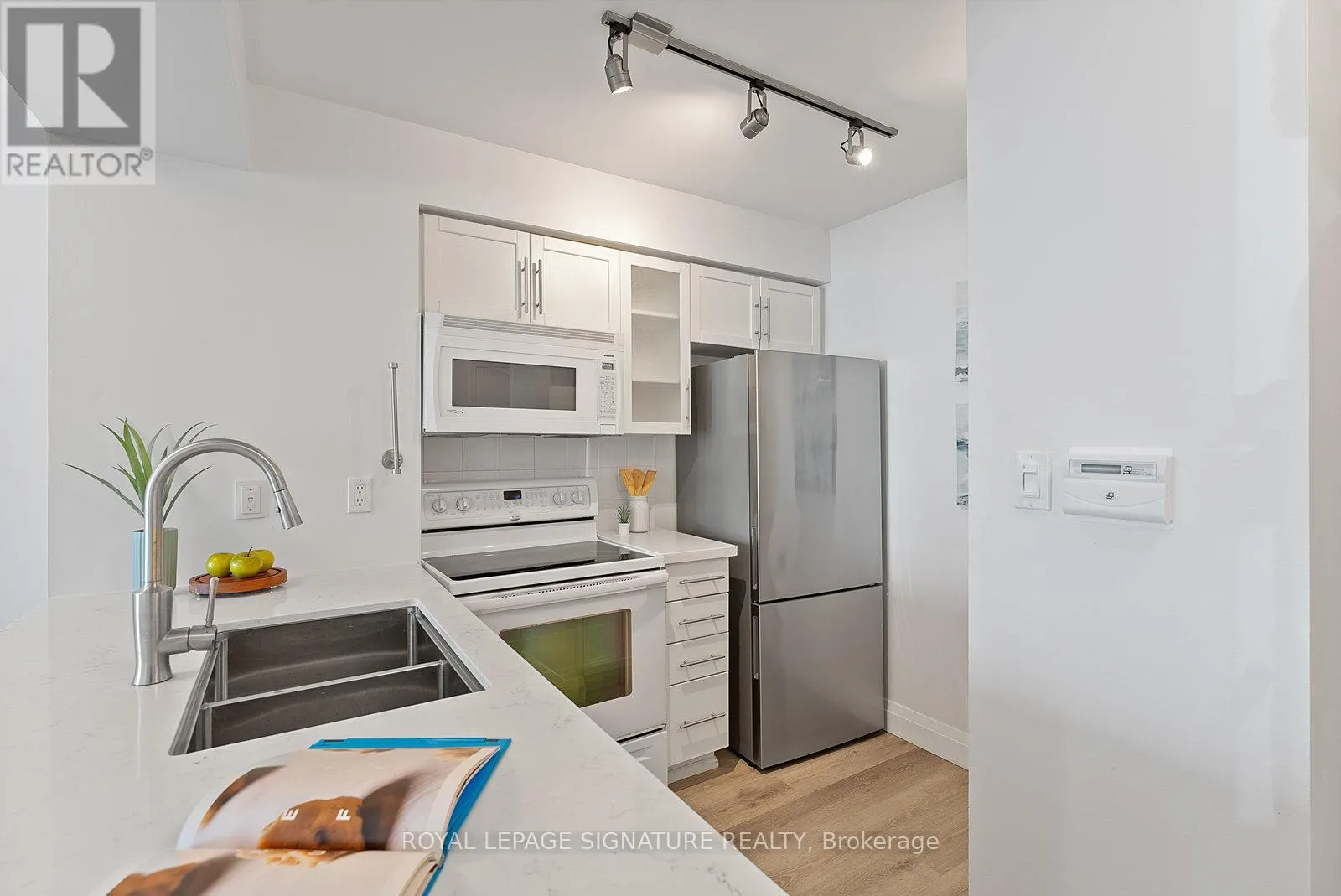 1407 - 410 QUEENS QUAY W