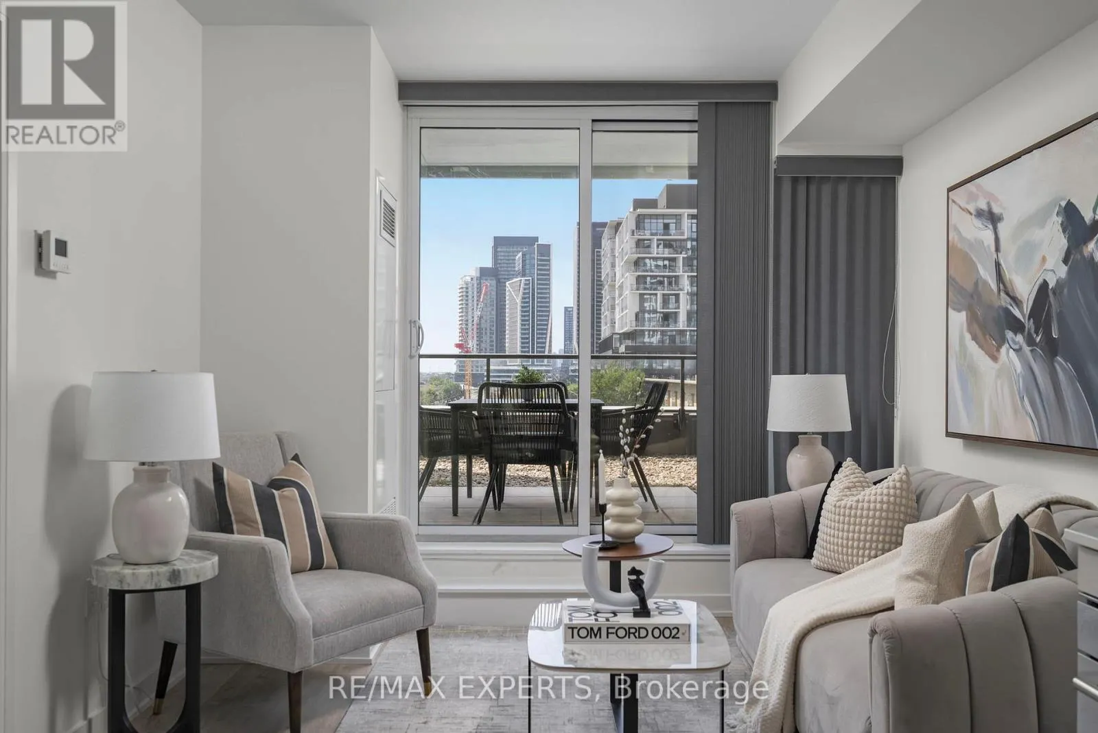 27 BATHURST STREET