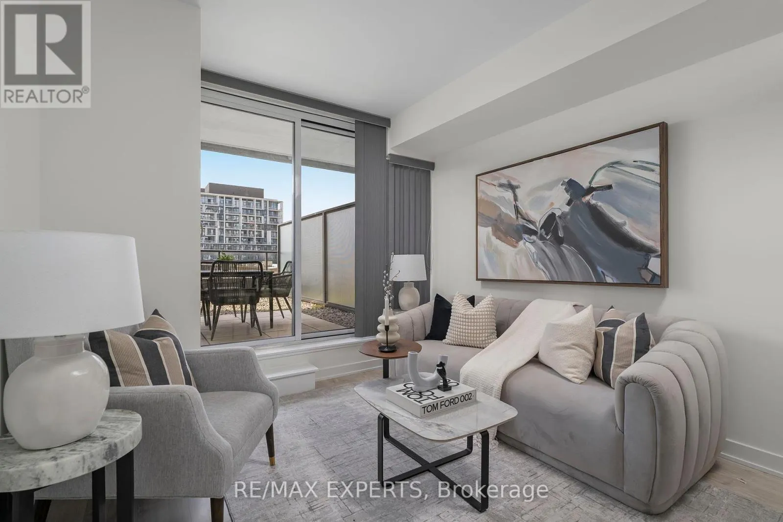 27 BATHURST STREET
