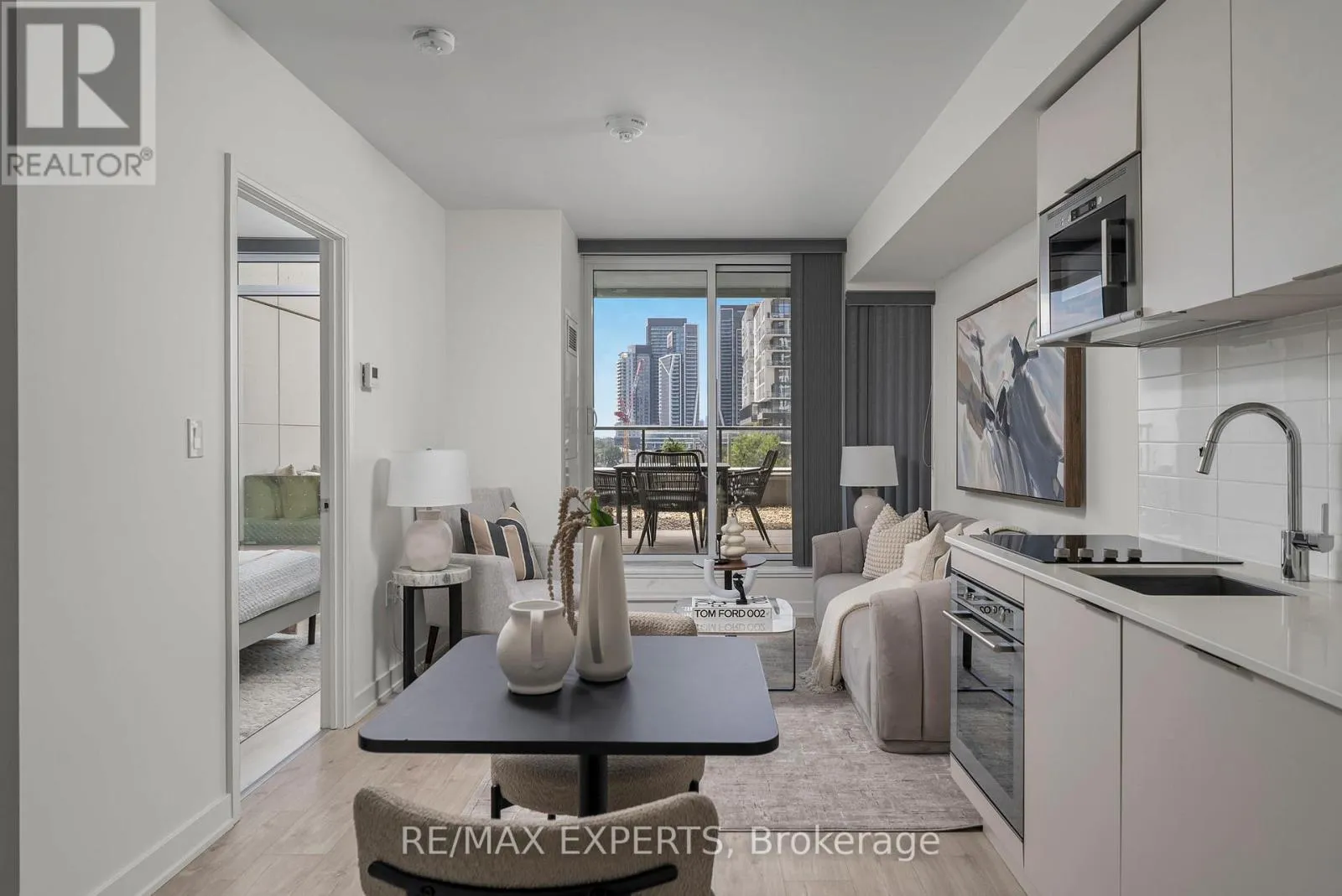 27 BATHURST STREET