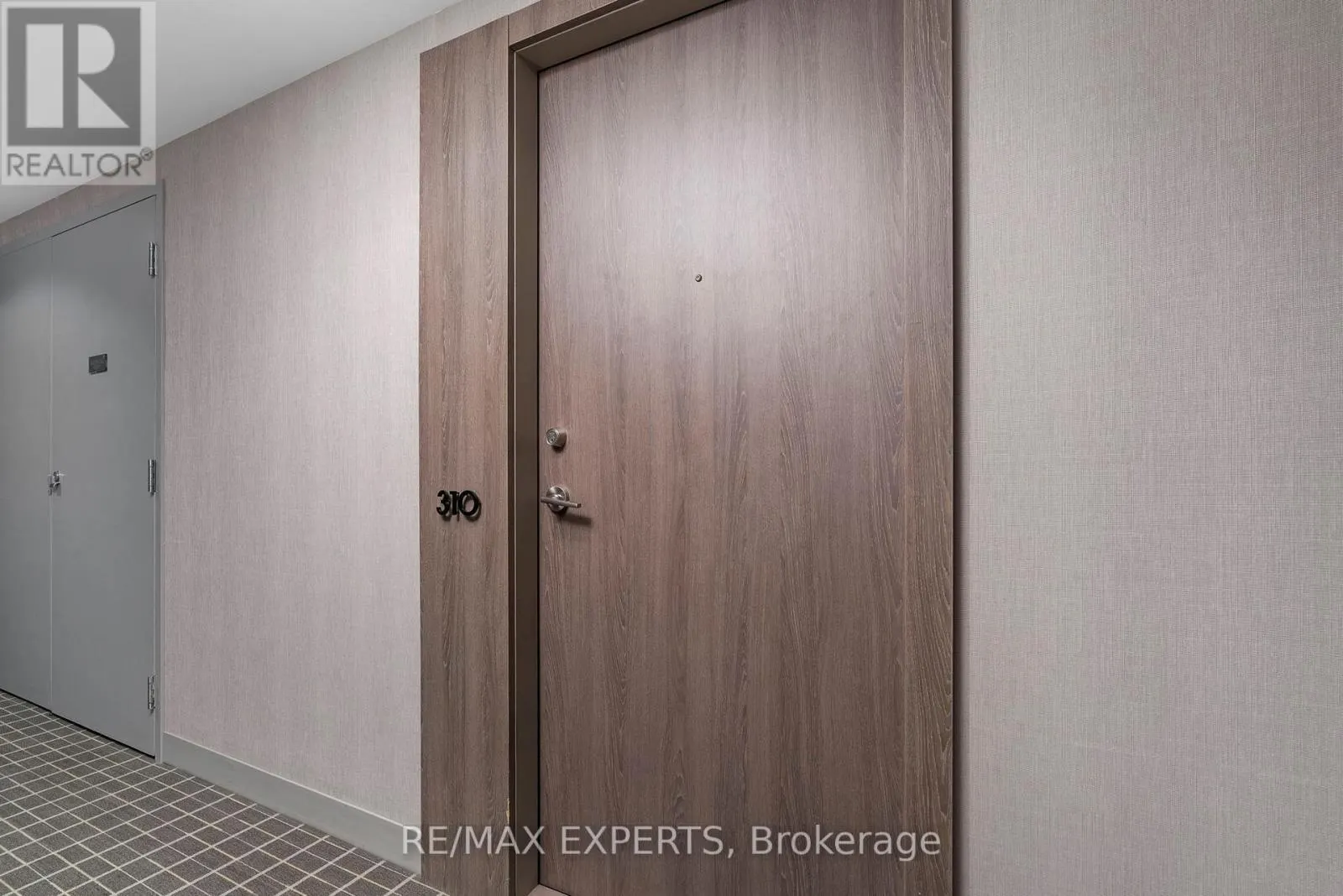 27 BATHURST STREET