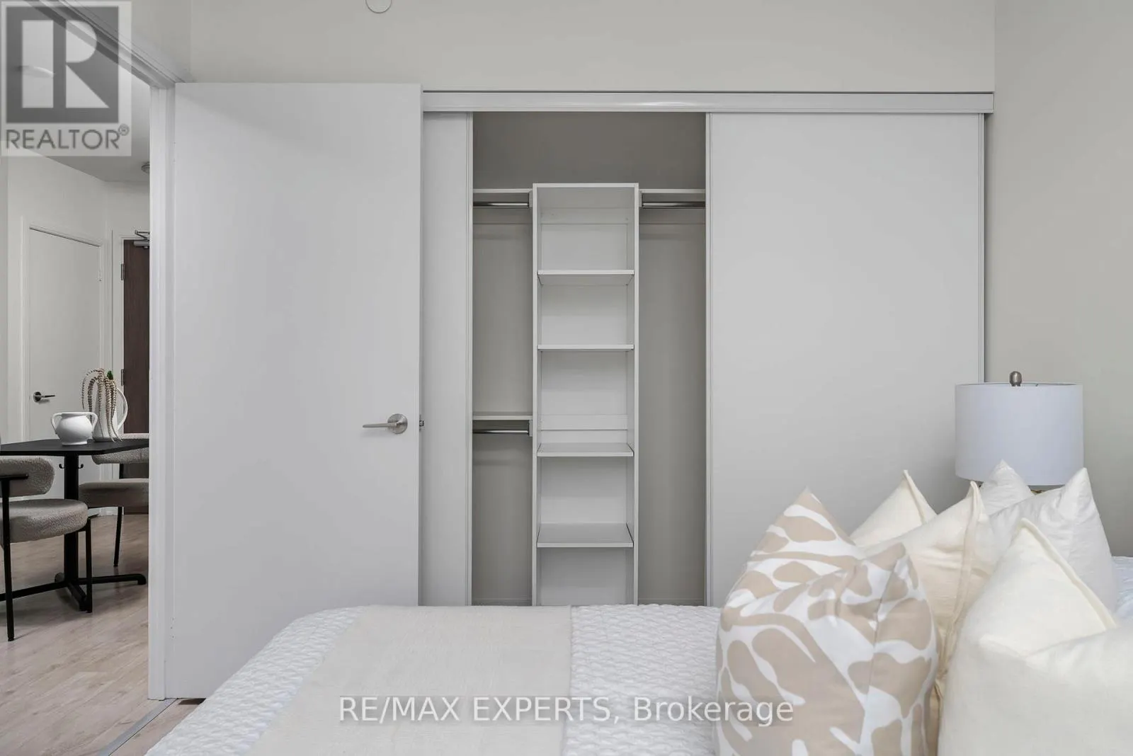 27 BATHURST STREET
