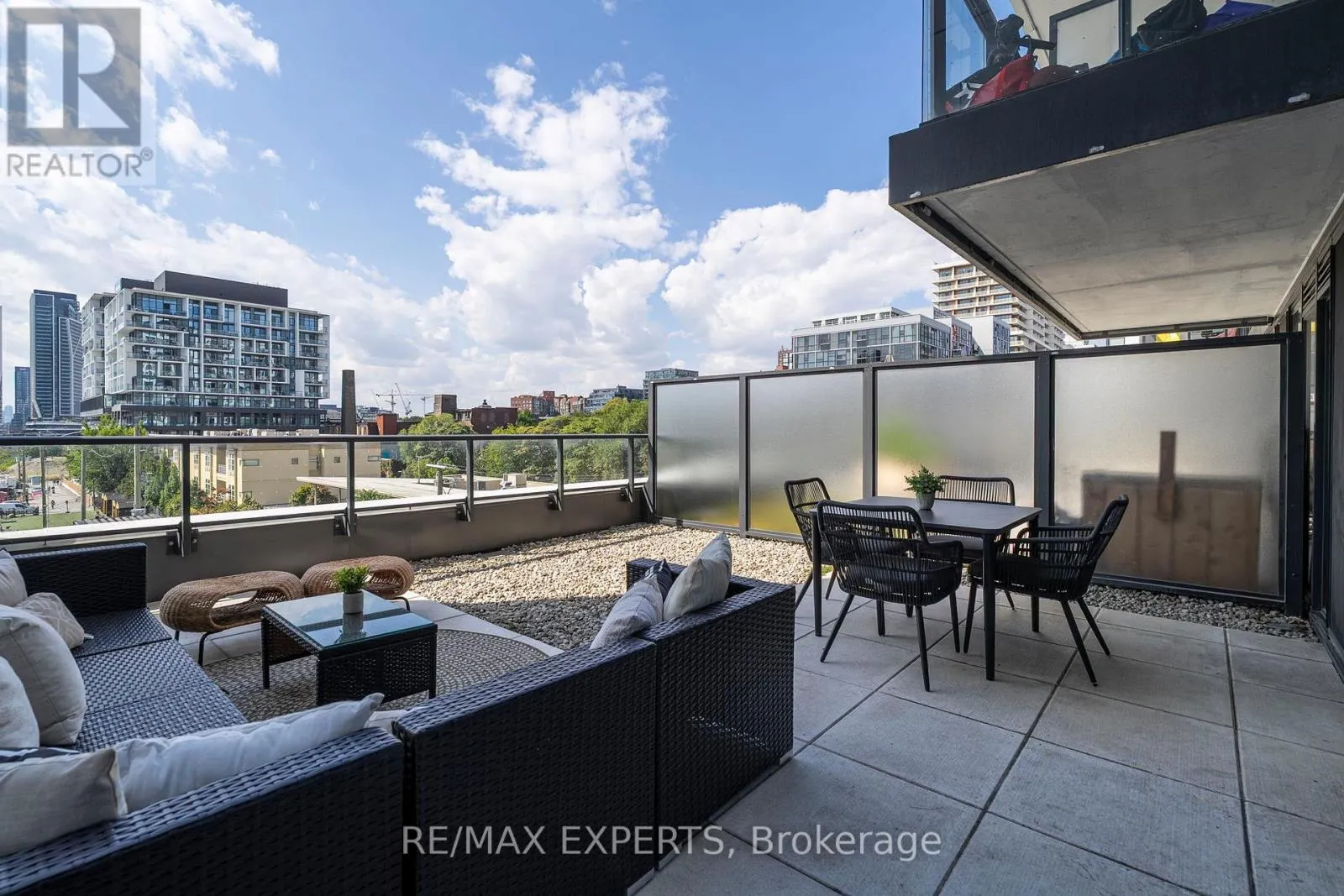 27 BATHURST STREET