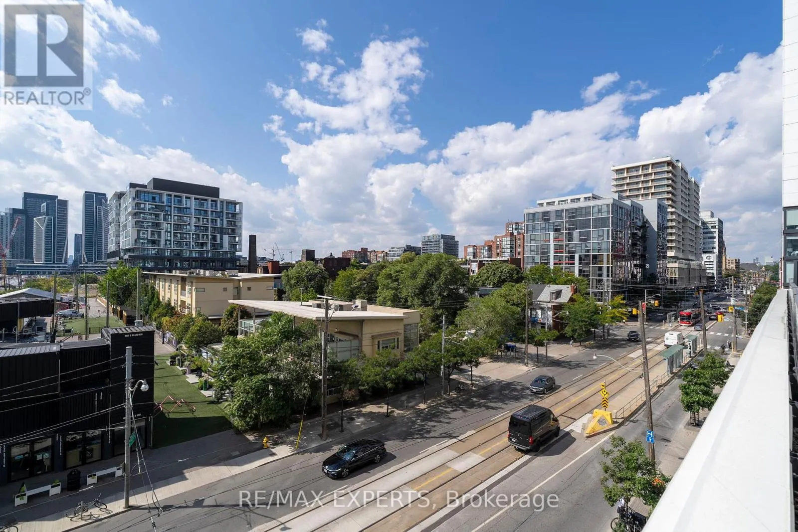 27 BATHURST STREET