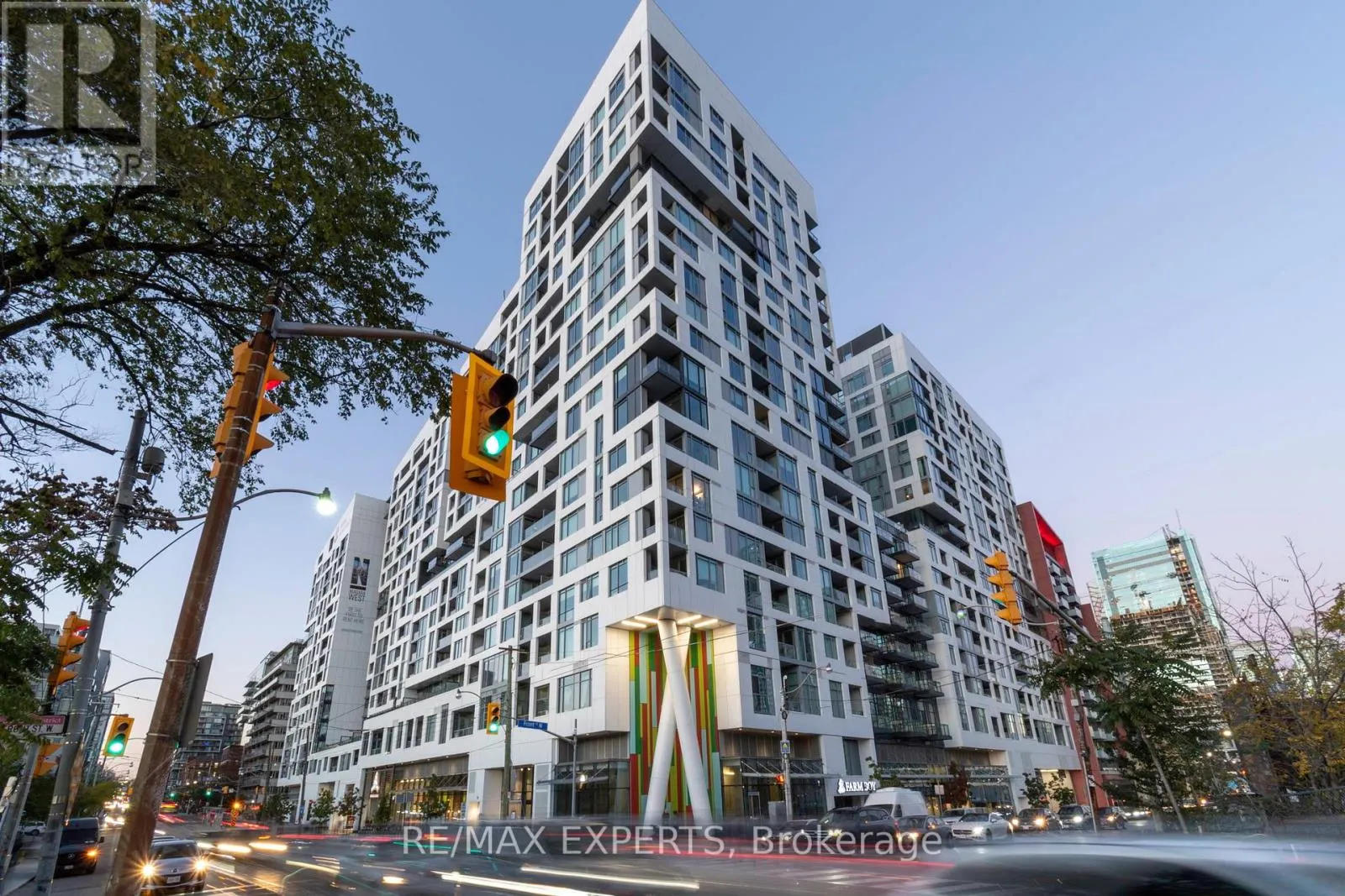 27 BATHURST STREET