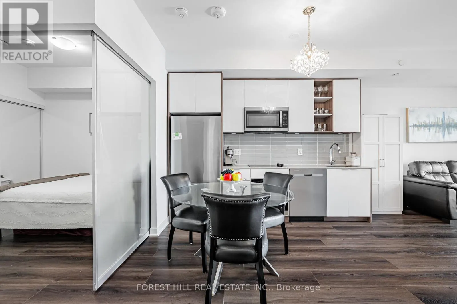 301 - 543 RICHMOND STREET W