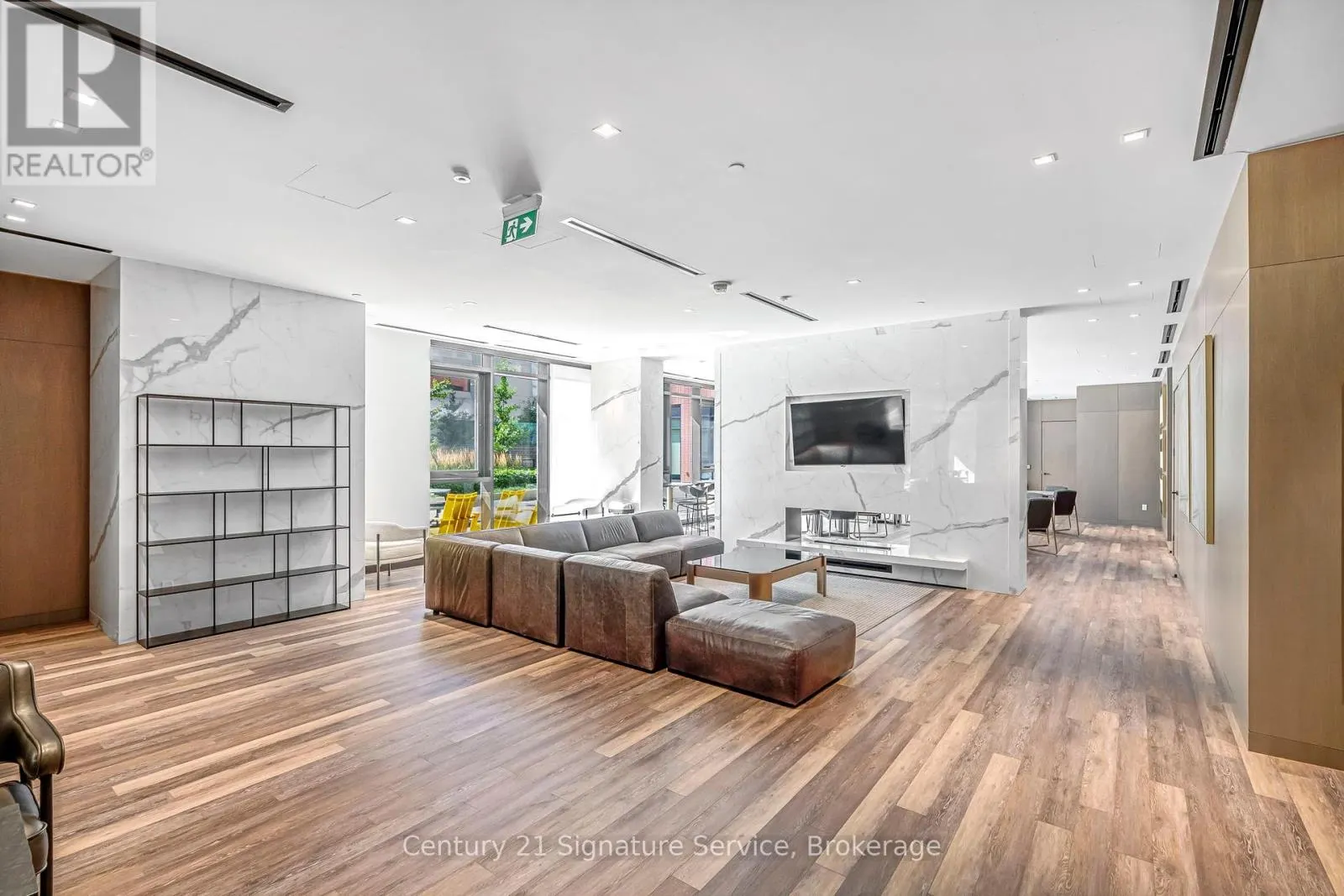 803 - 8 TIPPETT ROAD