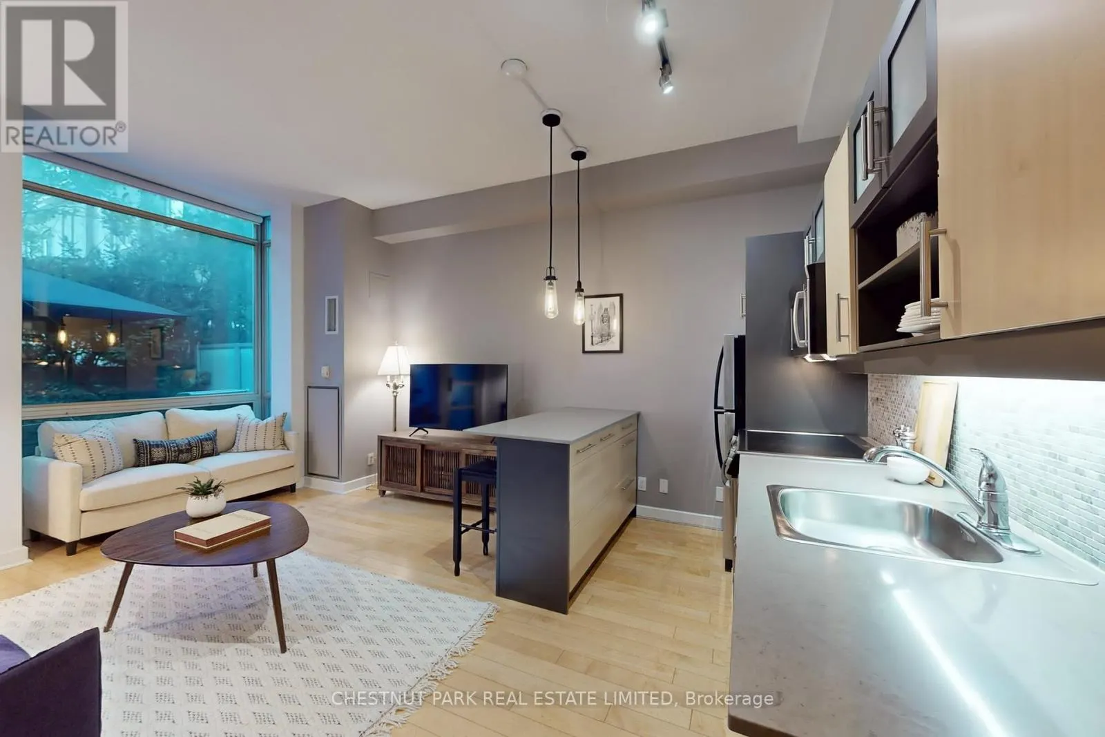G06 - 350 WELLINGTON STREET W