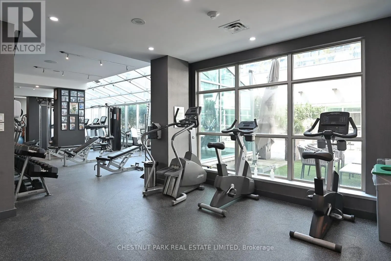 G06 - 350 WELLINGTON STREET W