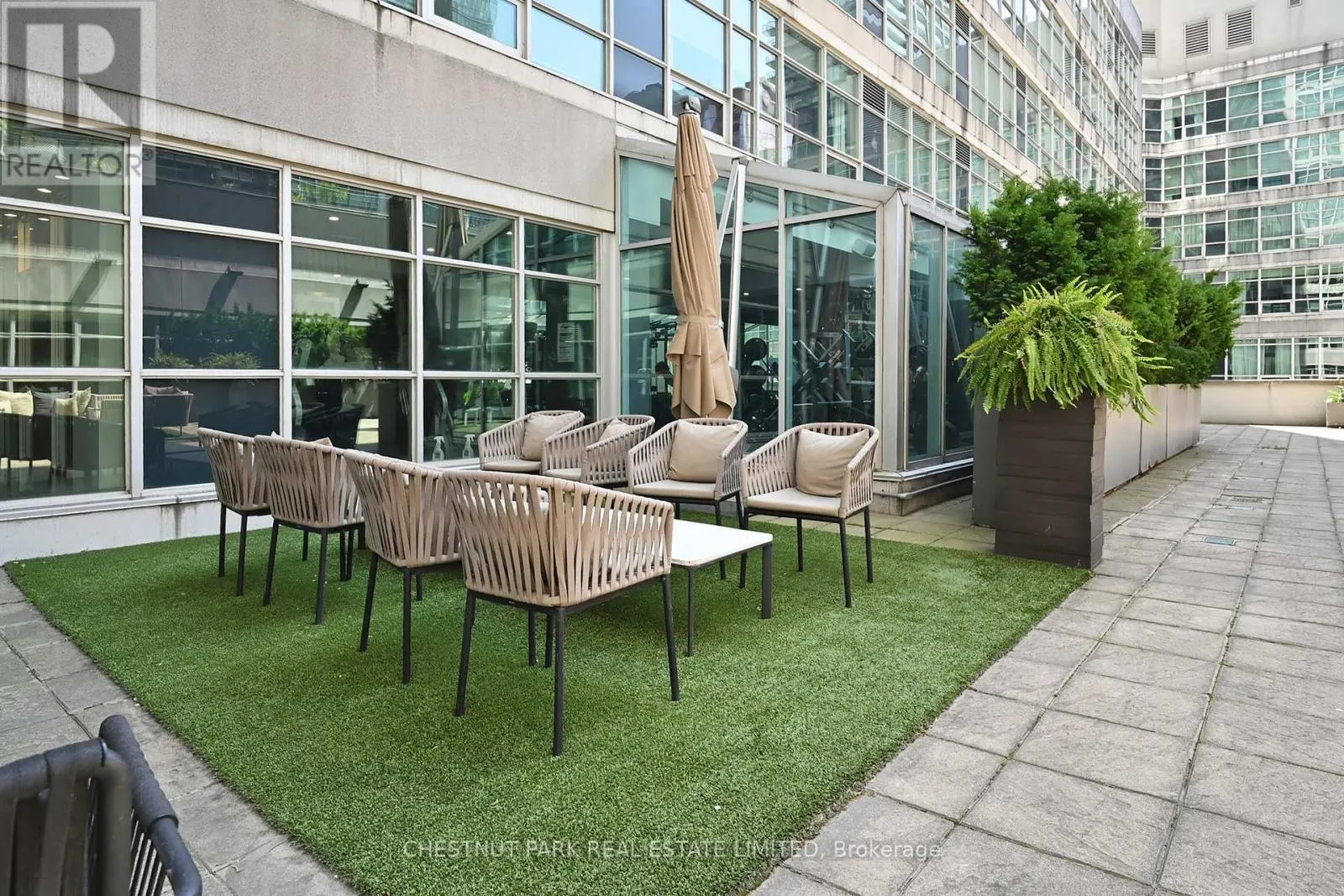 G06 - 350 WELLINGTON STREET W