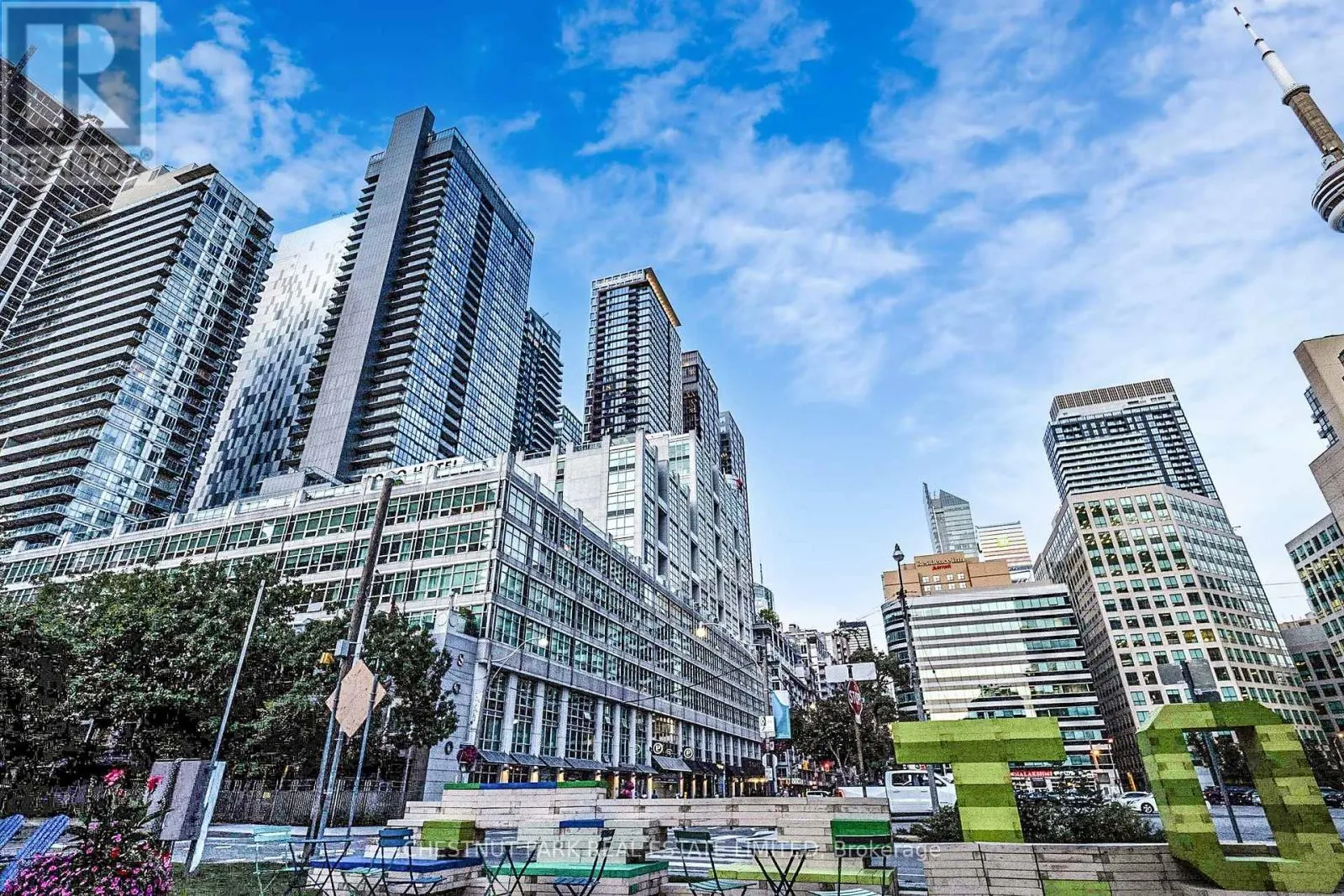 G06 - 350 WELLINGTON STREET W