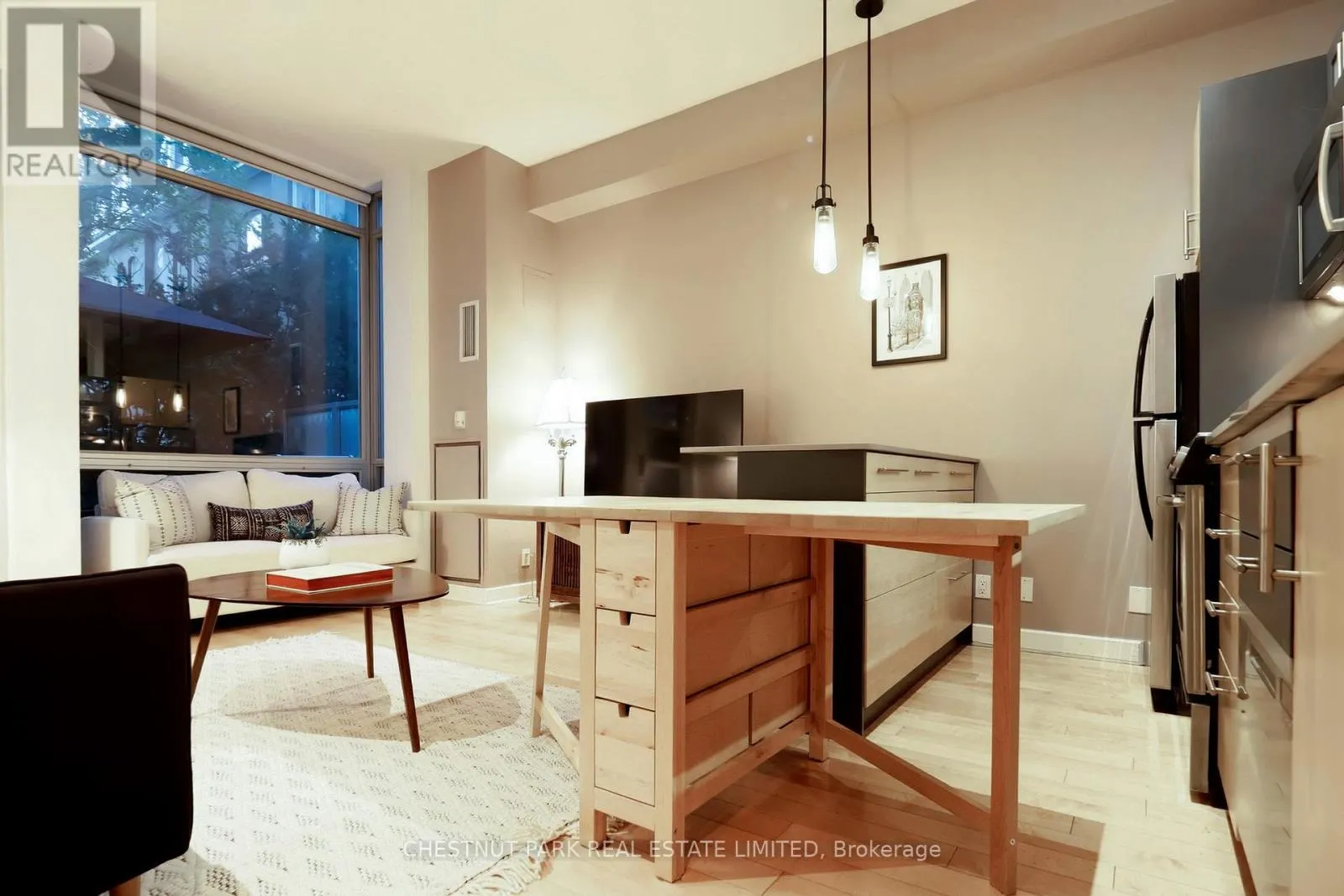G06 - 350 WELLINGTON STREET W