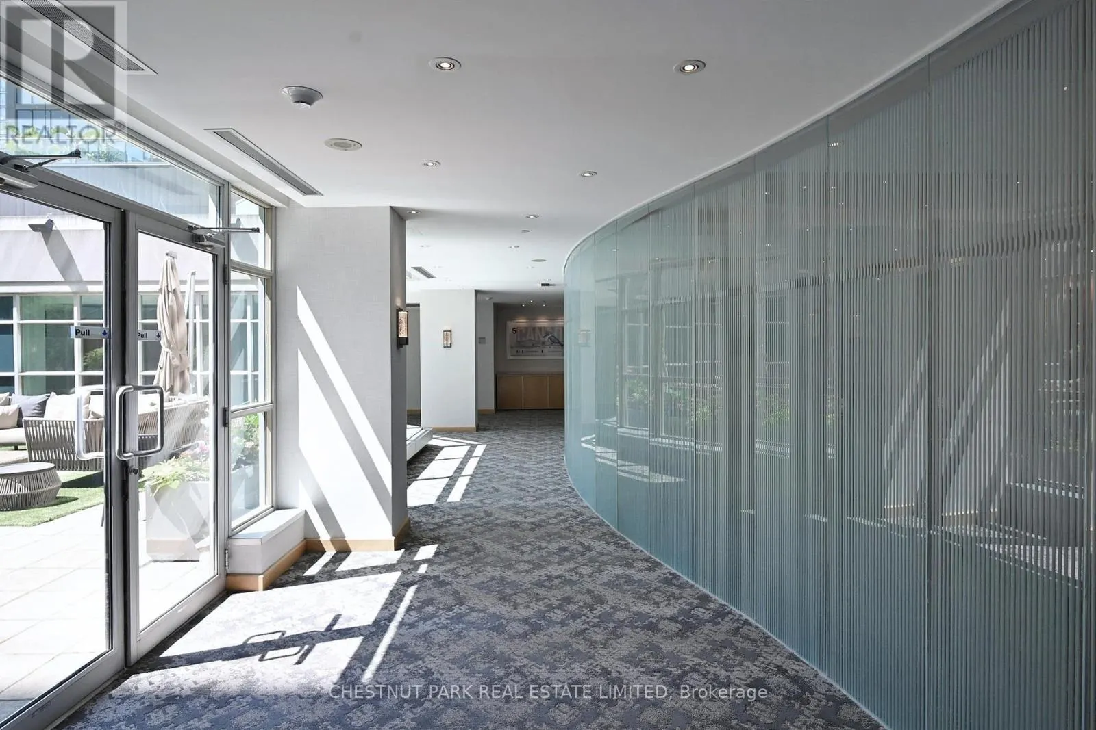 G06 - 350 WELLINGTON STREET W