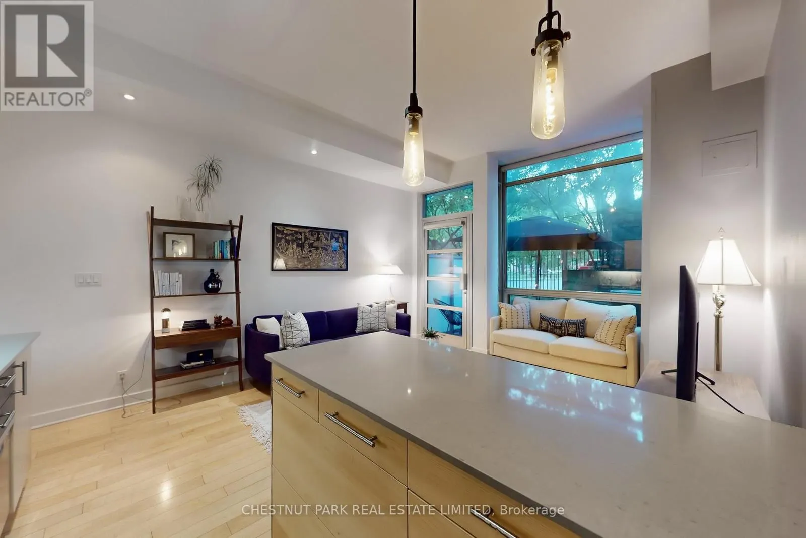 G06 - 350 WELLINGTON STREET W