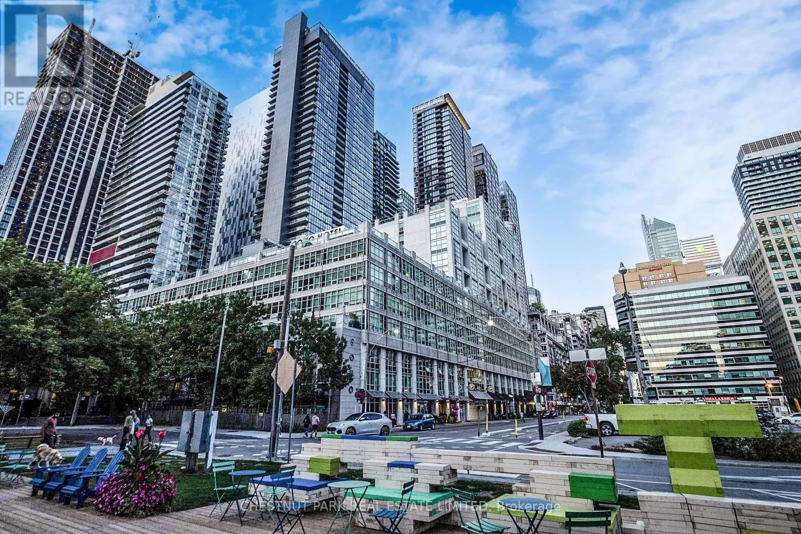G06 - 350 WELLINGTON STREET W