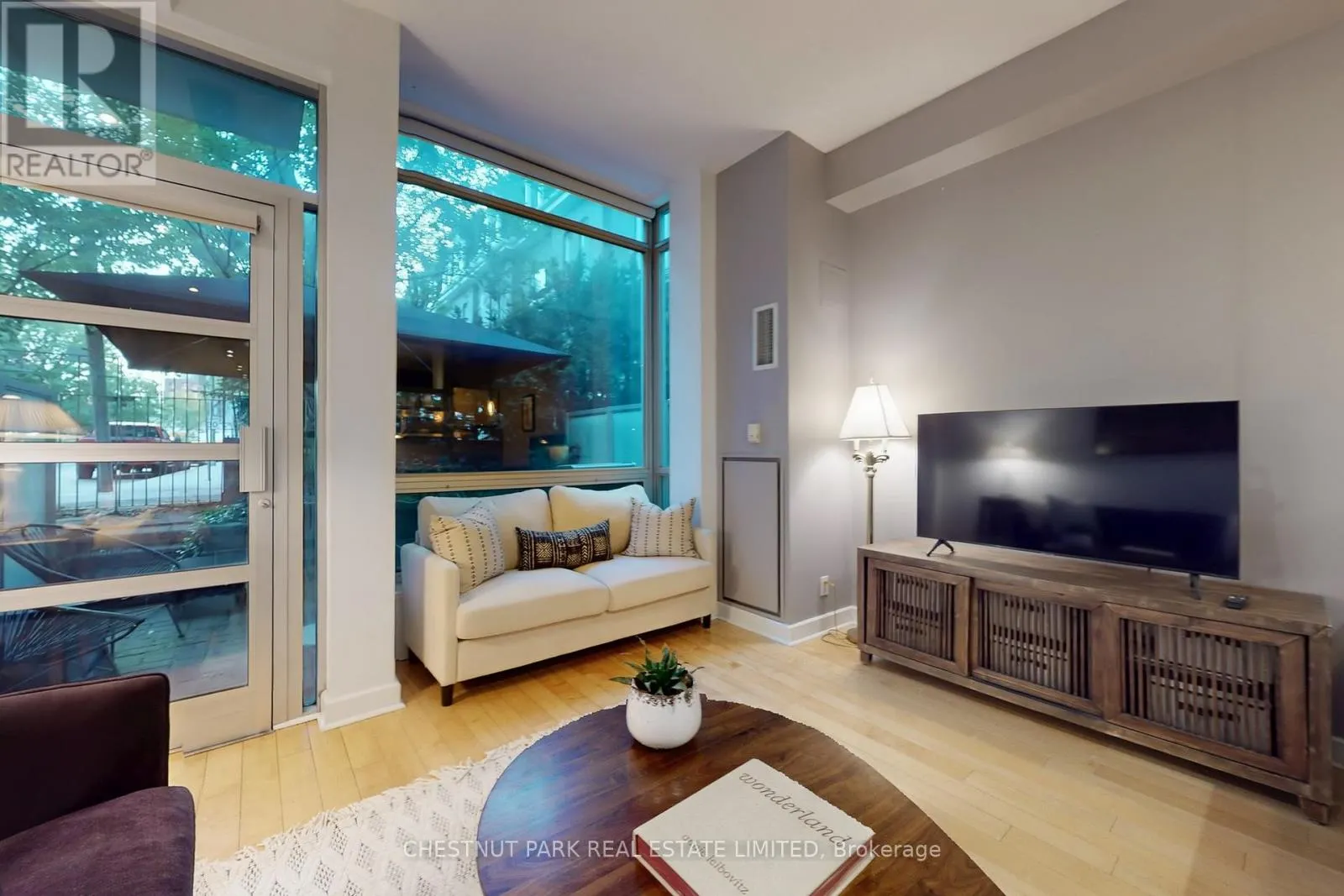 G06 - 350 WELLINGTON STREET W