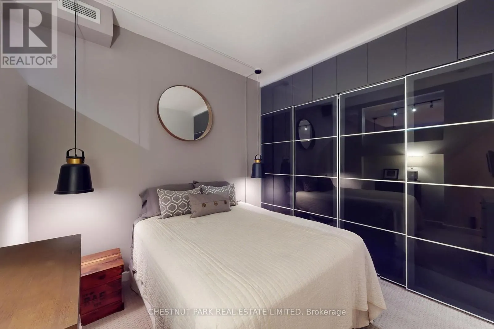 G06 - 350 WELLINGTON STREET W
