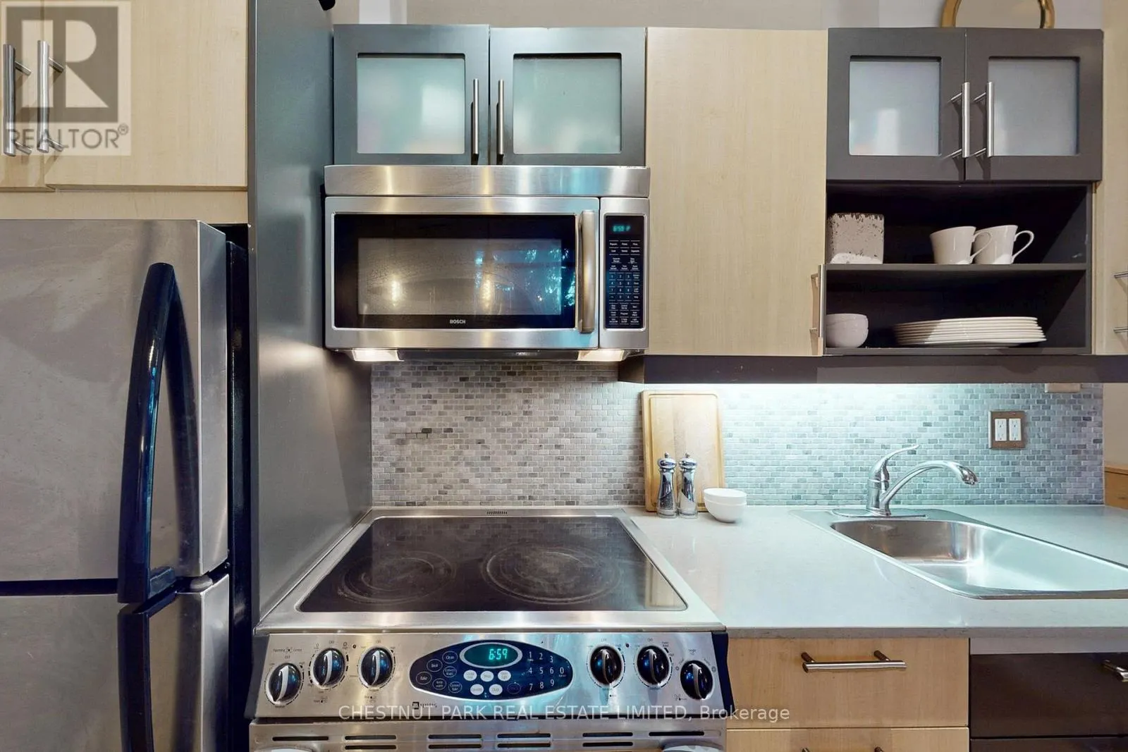 G06 - 350 WELLINGTON STREET W