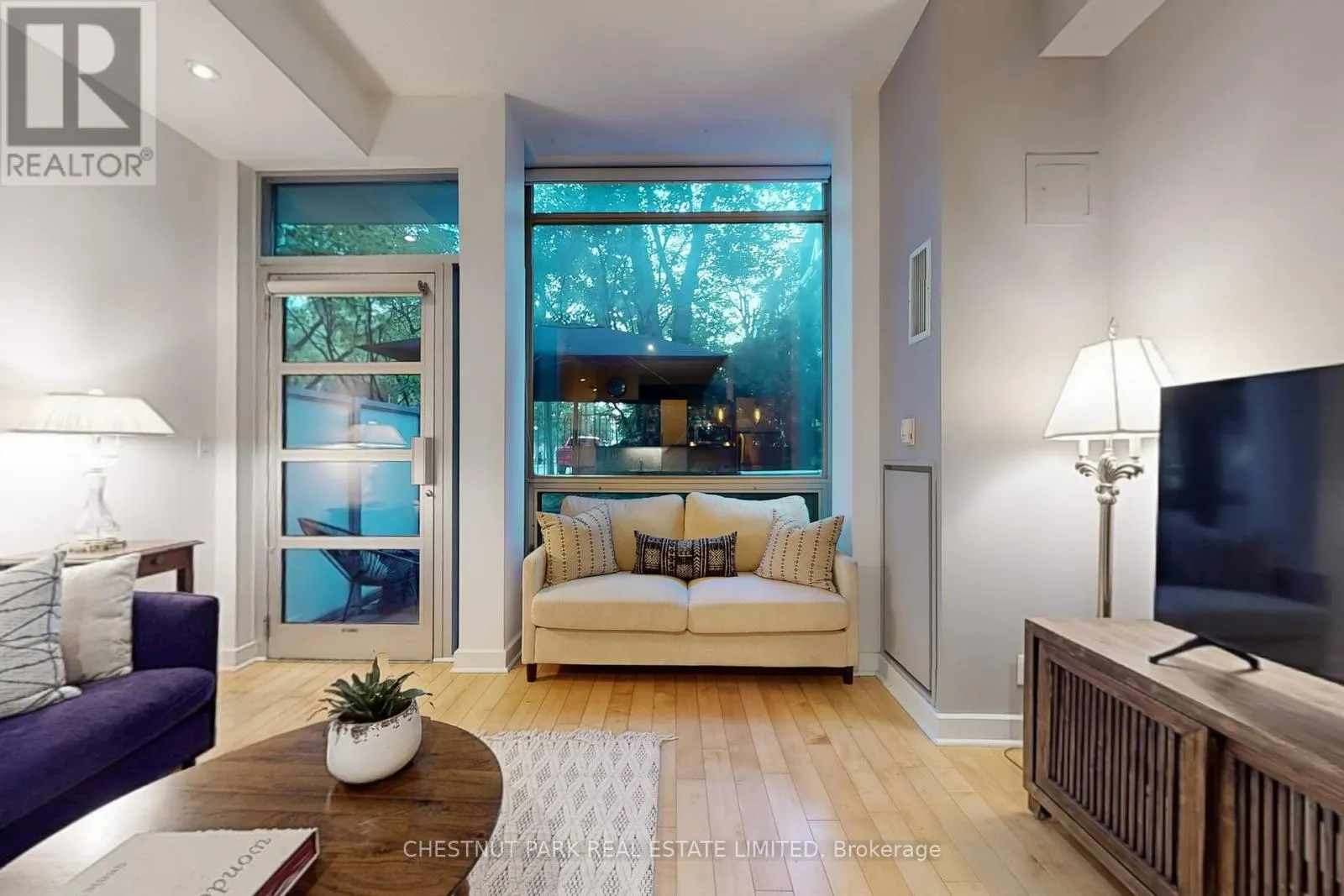 G06 - 350 WELLINGTON STREET W