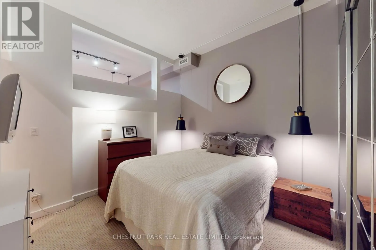 G06 - 350 WELLINGTON STREET W