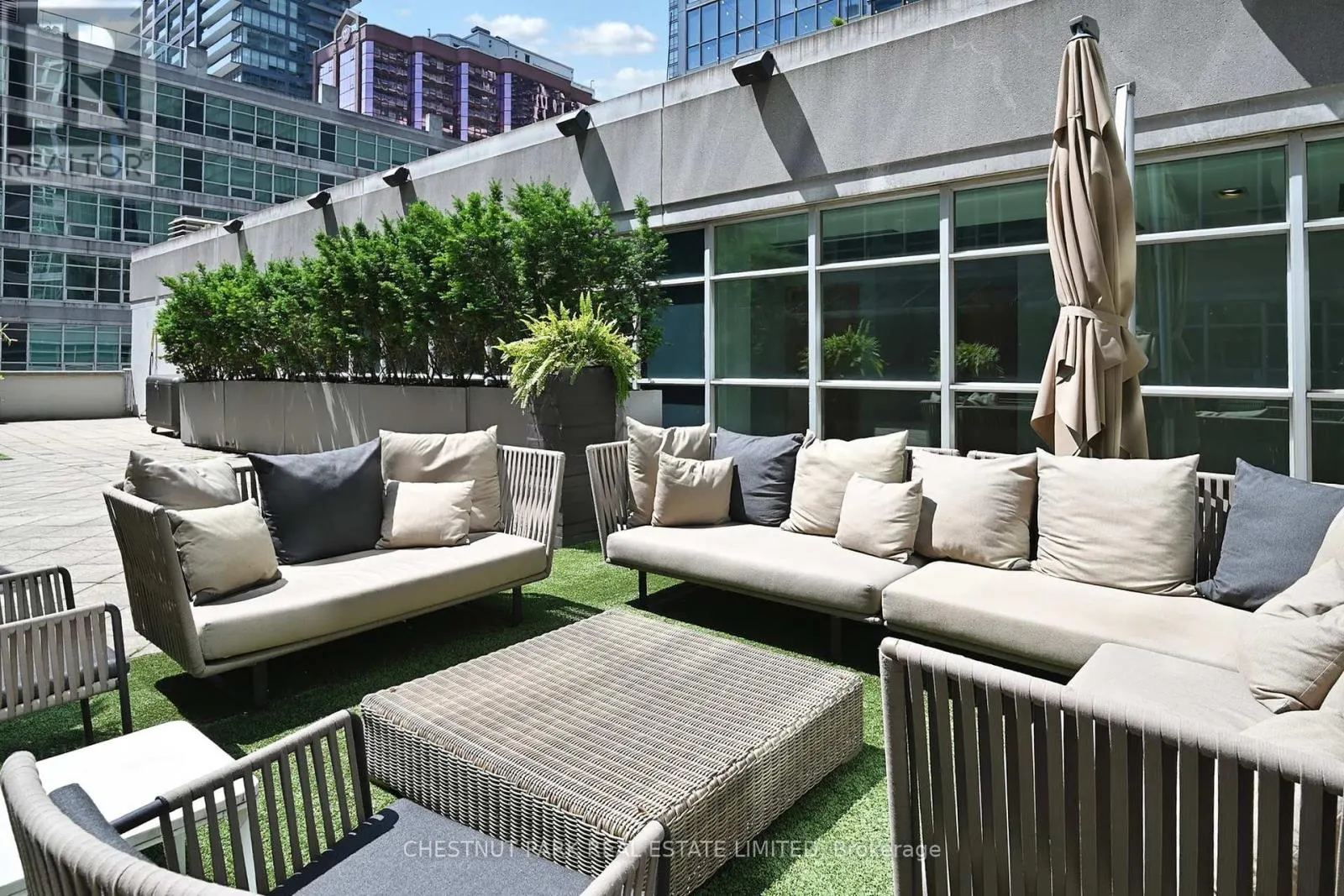 G06 - 350 WELLINGTON STREET W