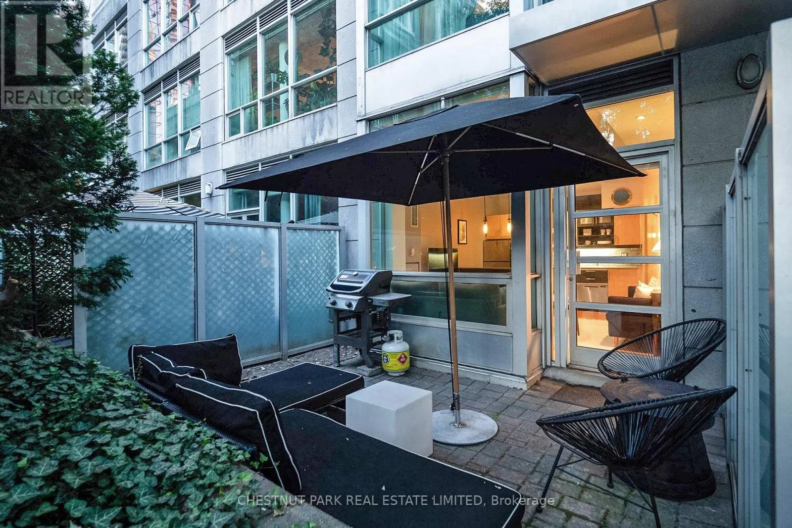 G06 - 350 WELLINGTON STREET W