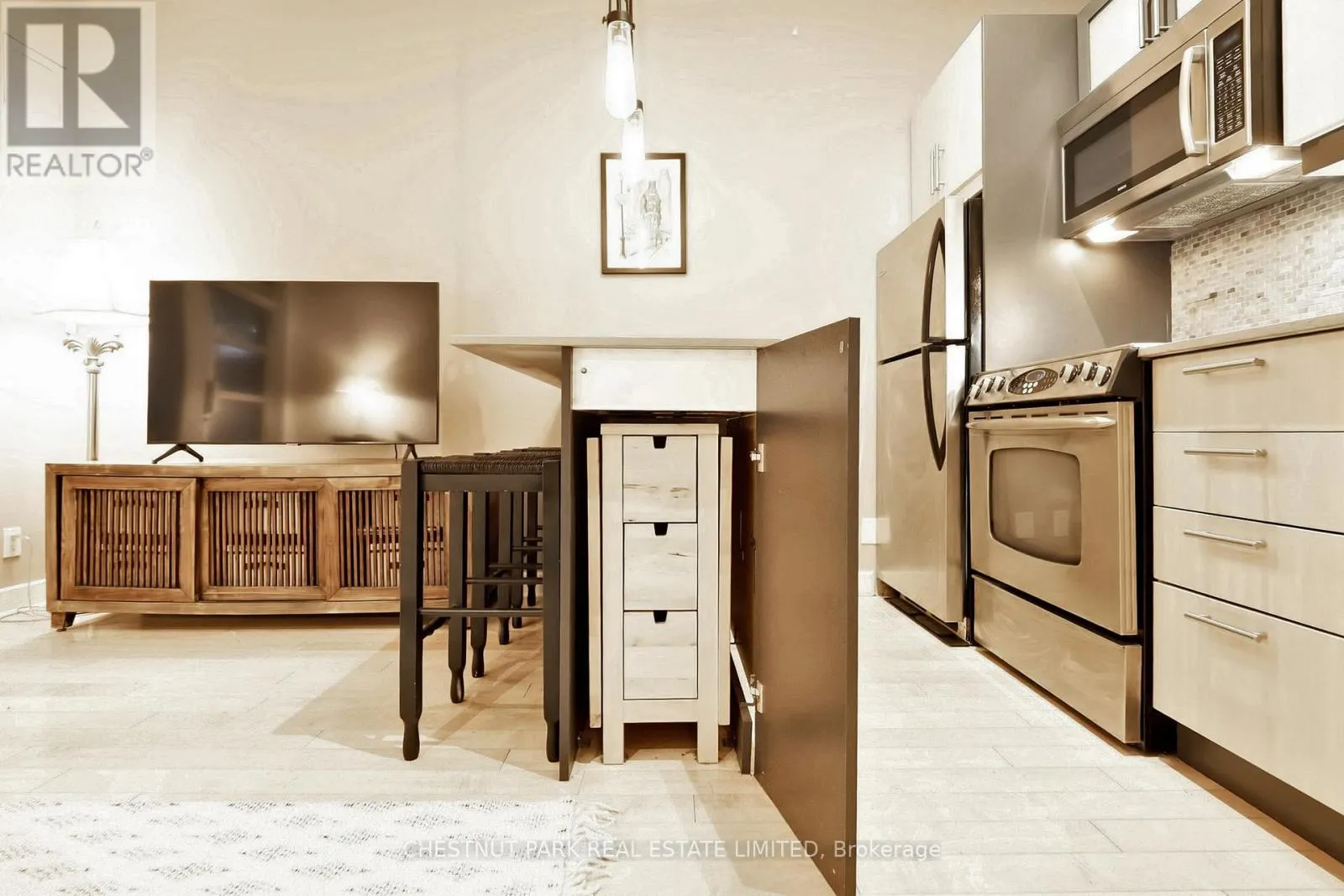 G06 - 350 WELLINGTON STREET W