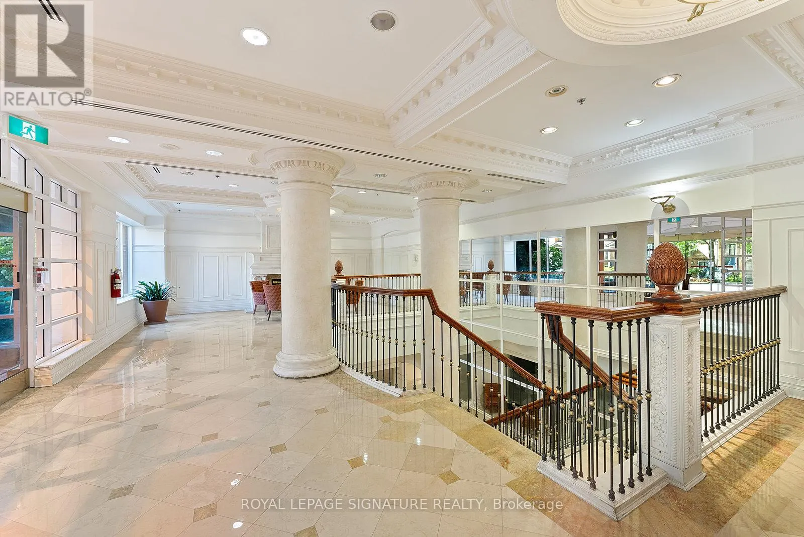818 - 18 SOMMERSET WAY