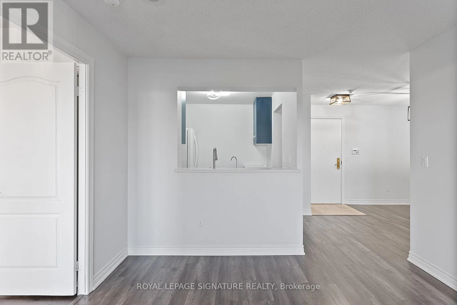 818 - 18 SOMMERSET WAY
