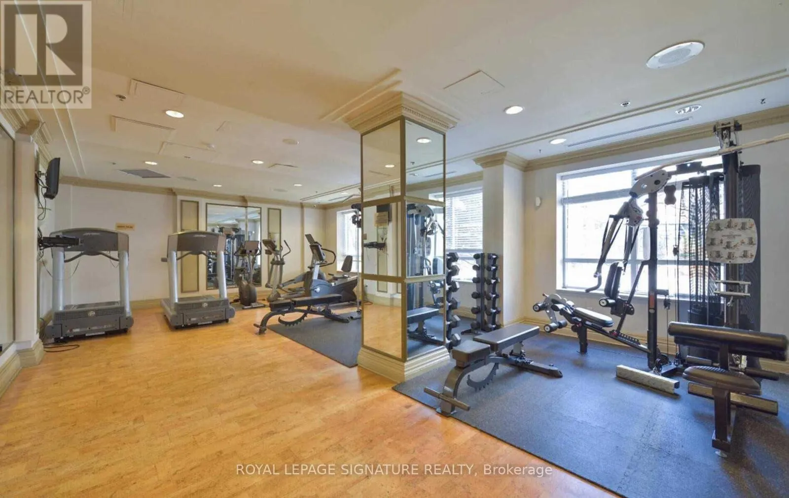 818 - 18 SOMMERSET WAY