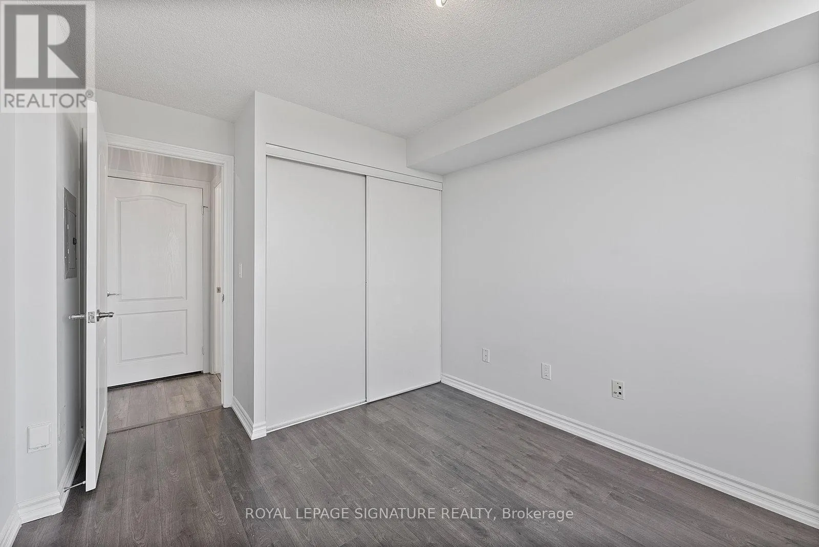 818 - 18 SOMMERSET WAY