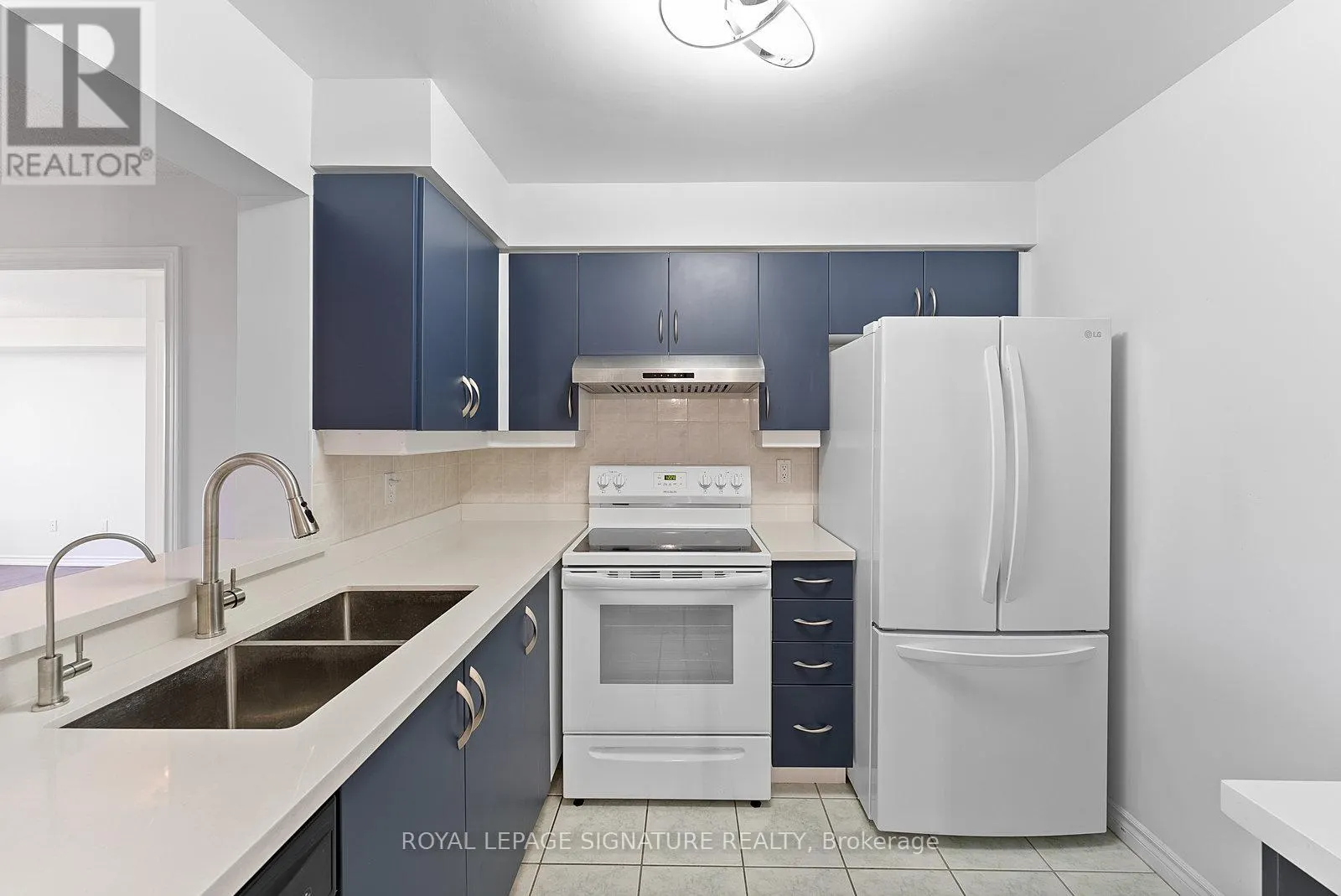 818 - 18 SOMMERSET WAY