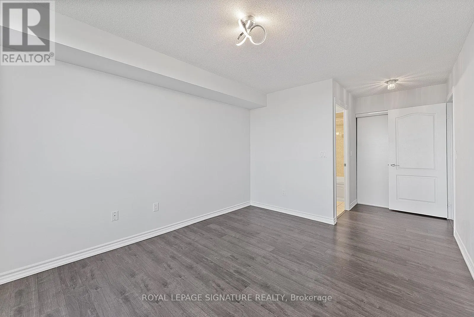 818 - 18 SOMMERSET WAY
