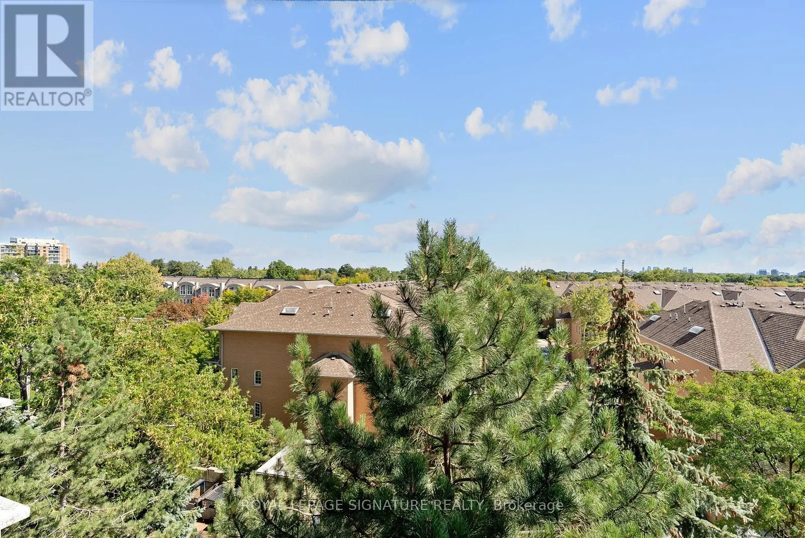 818 - 18 SOMMERSET WAY