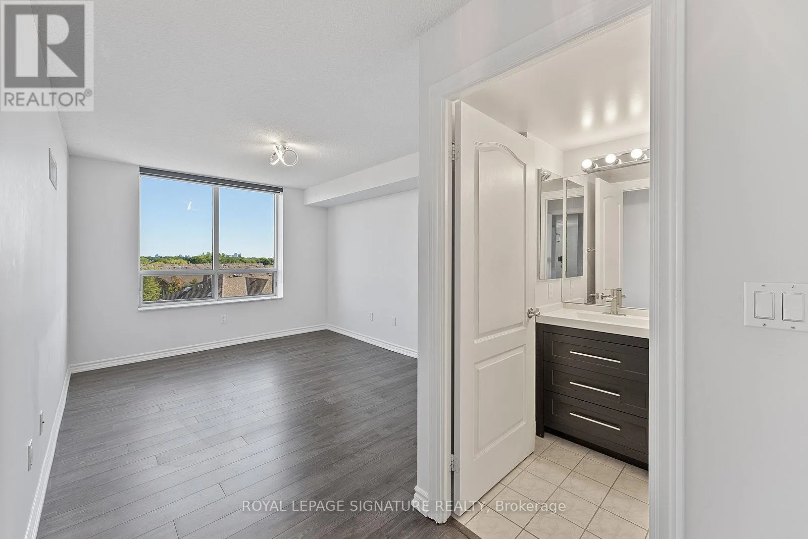 818 - 18 SOMMERSET WAY