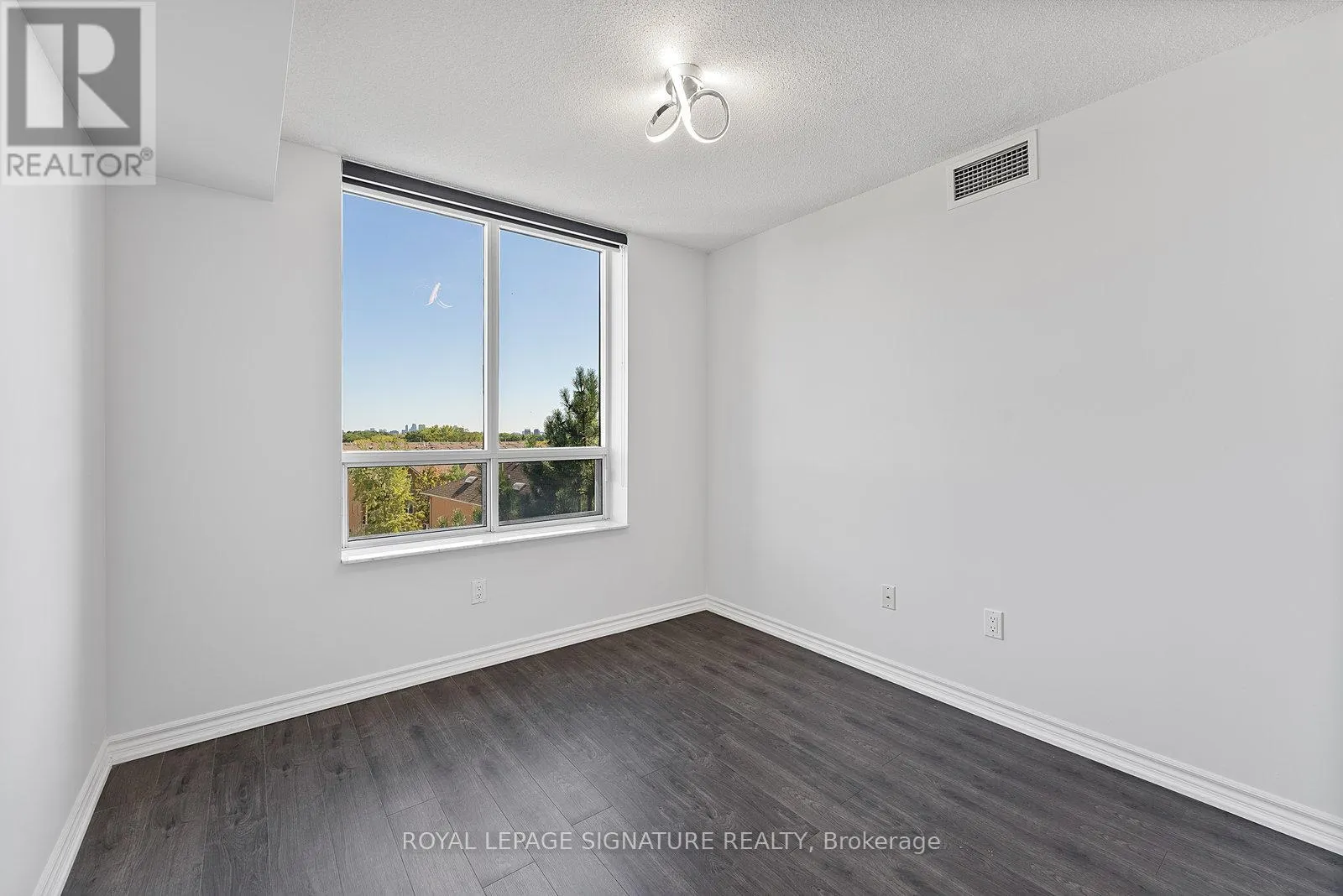 818 - 18 SOMMERSET WAY
