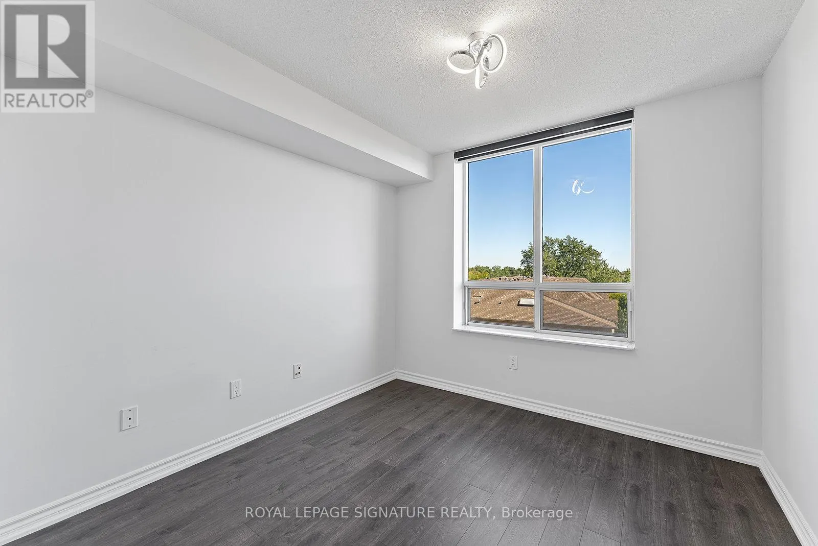818 - 18 SOMMERSET WAY