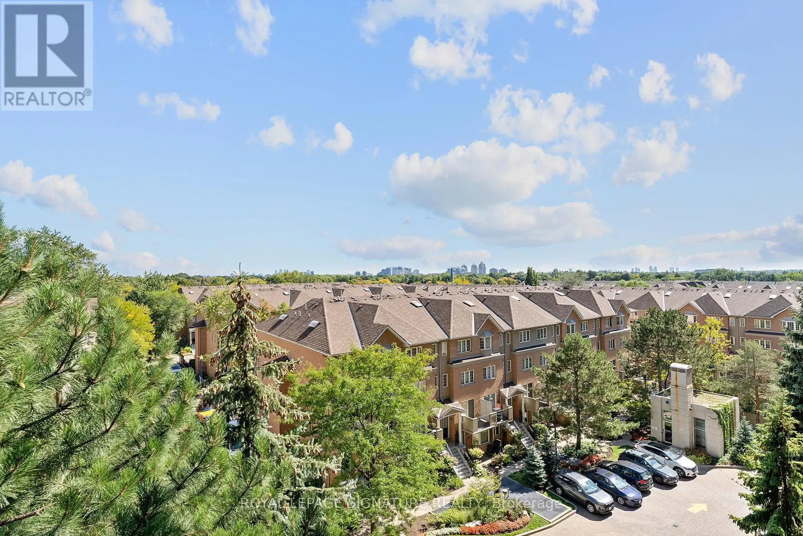 818 - 18 SOMMERSET WAY