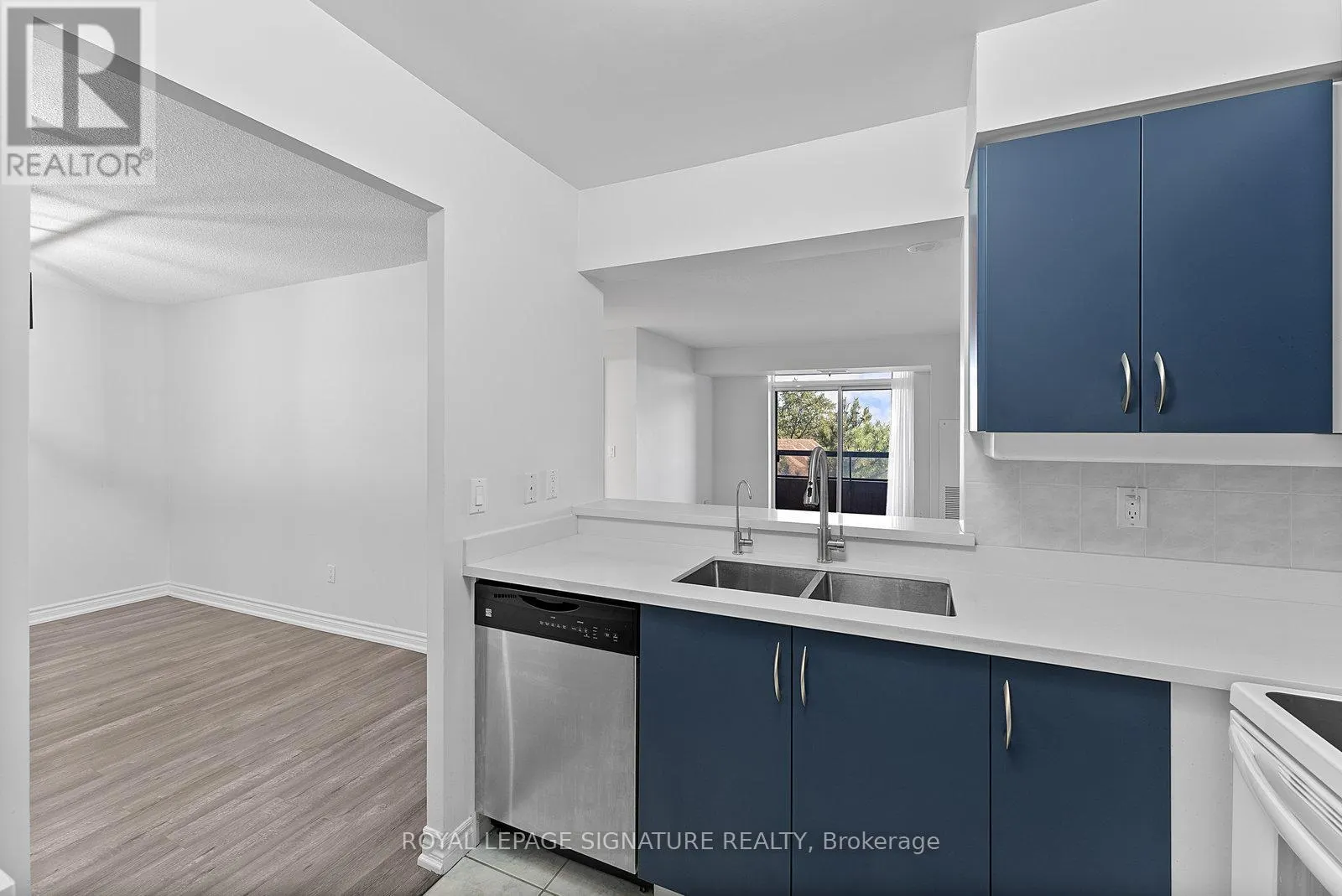 818 - 18 SOMMERSET WAY