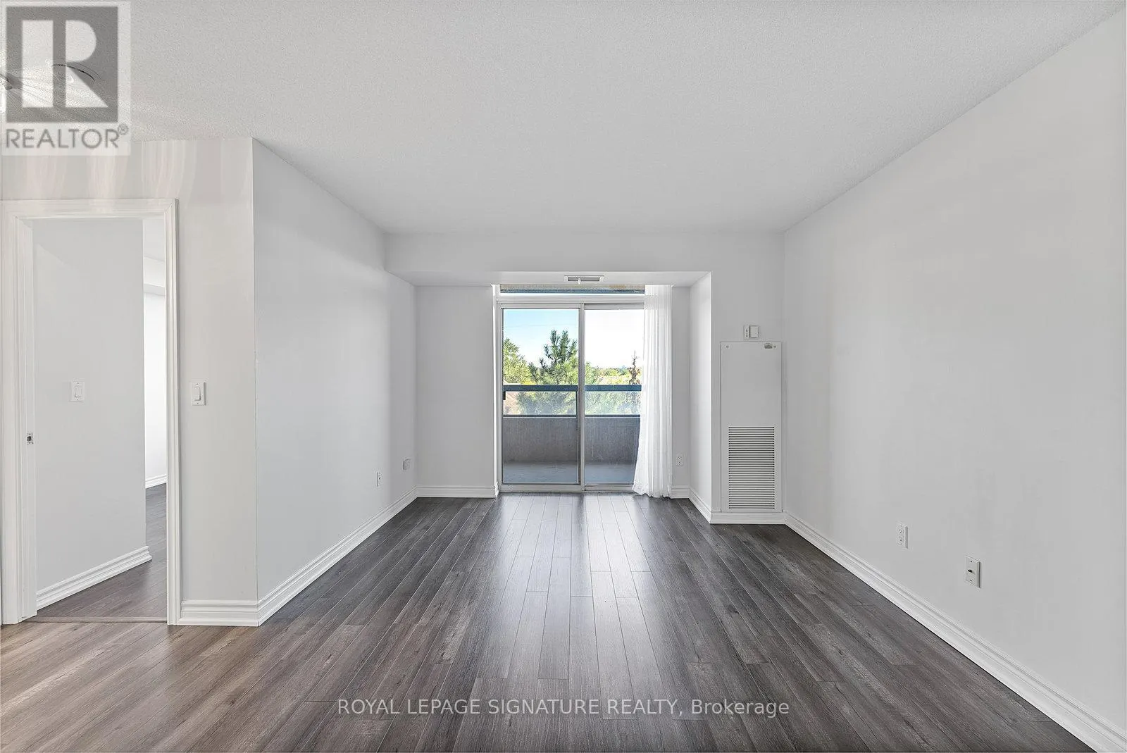 818 - 18 SOMMERSET WAY