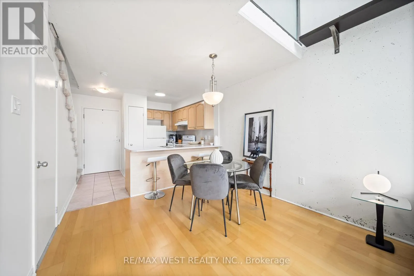 510 - 954 KING STREET W
