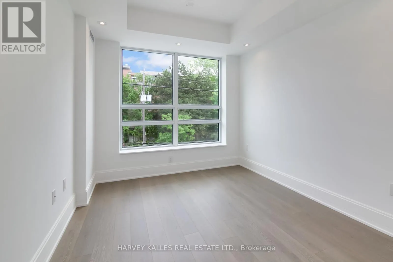 205 - 355 BEDFORD PARK AVENUE