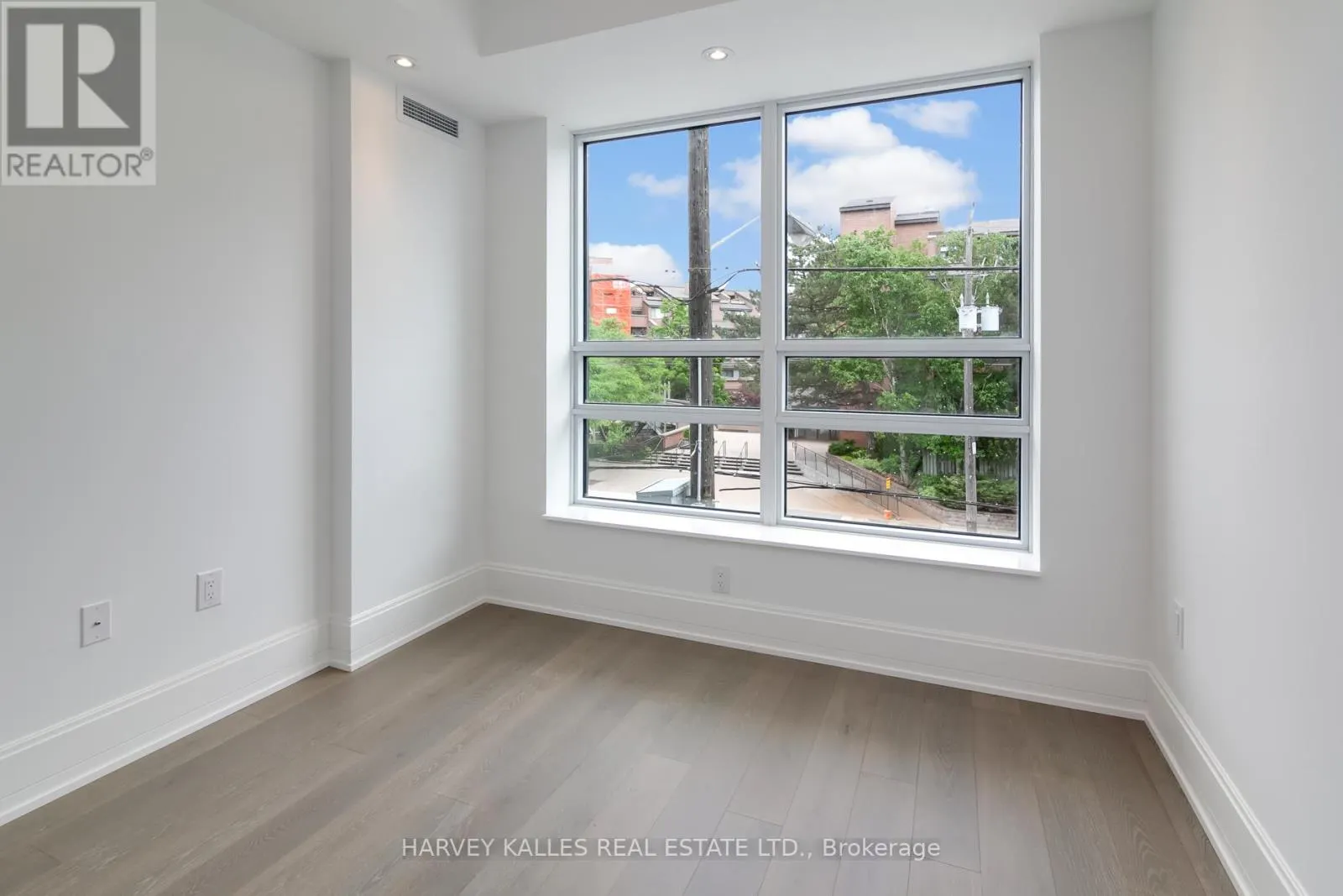 205 - 355 BEDFORD PARK AVENUE