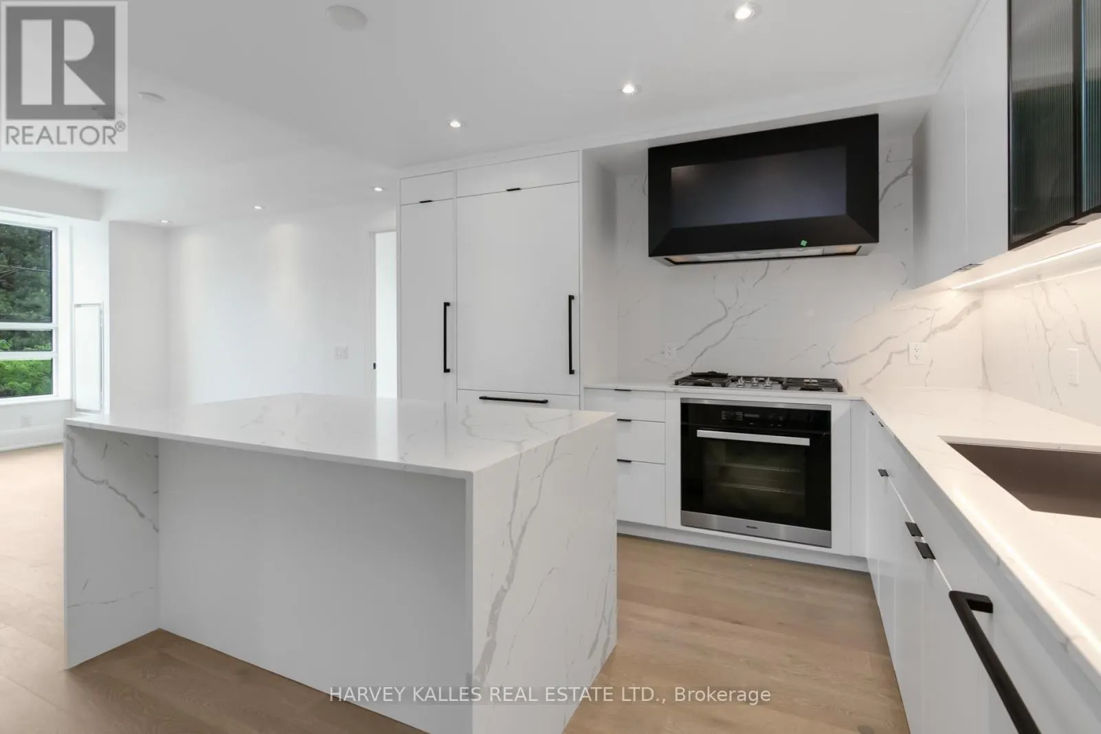 205 - 355 BEDFORD PARK AVENUE