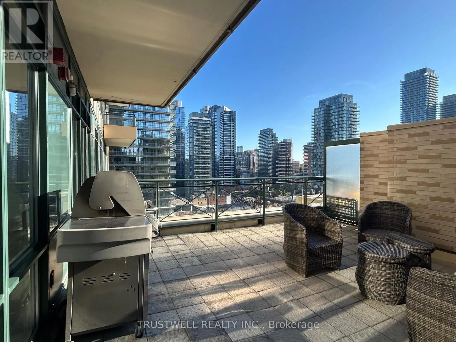 203 - 35 HAYDEN AVENUE