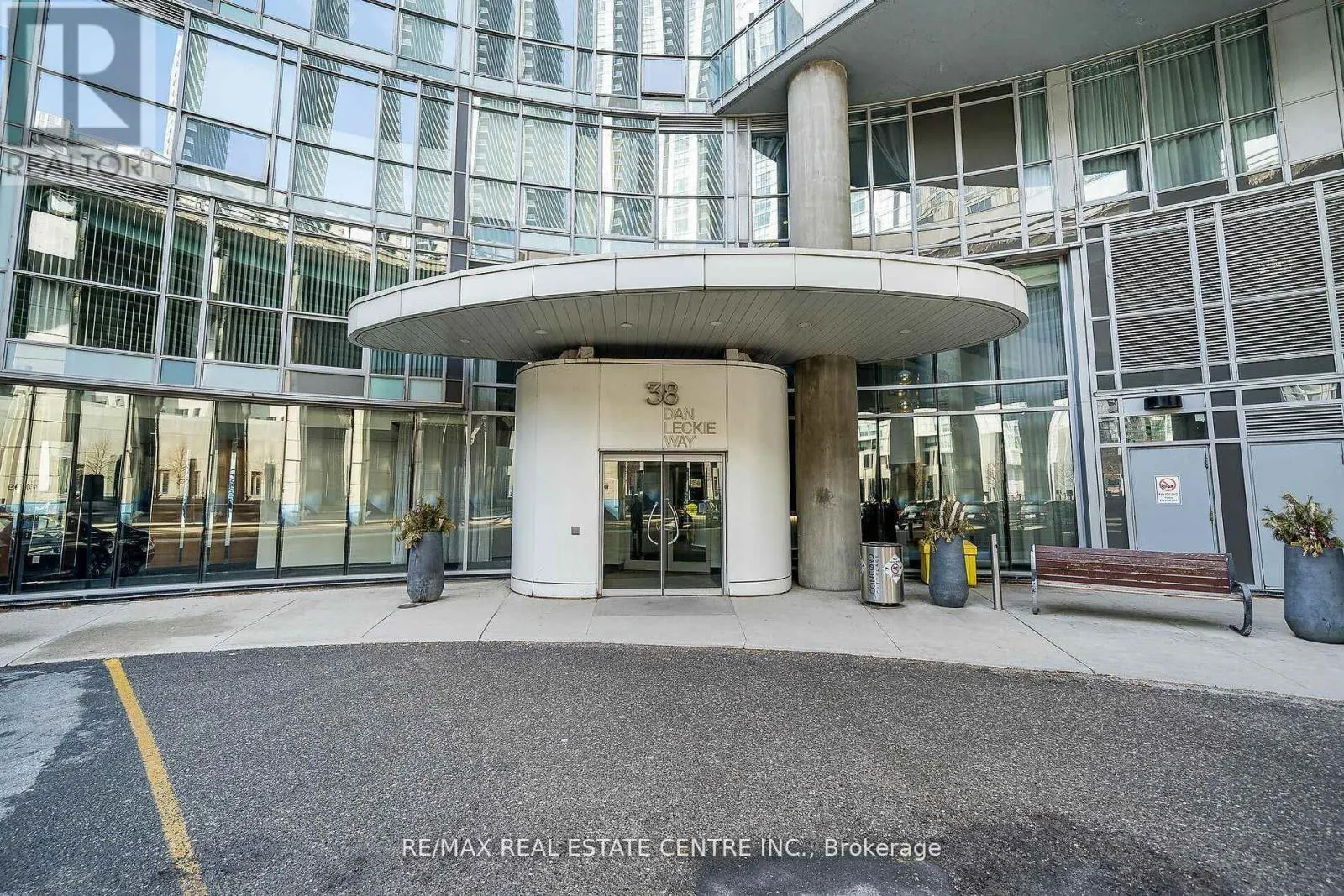 233 - 38 DAN LECKIE WAY